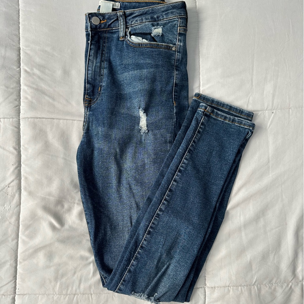 Ripped skinny jeans